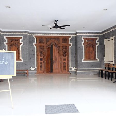 Готель Palm Garden Kuta Кута Екстер'єр фото