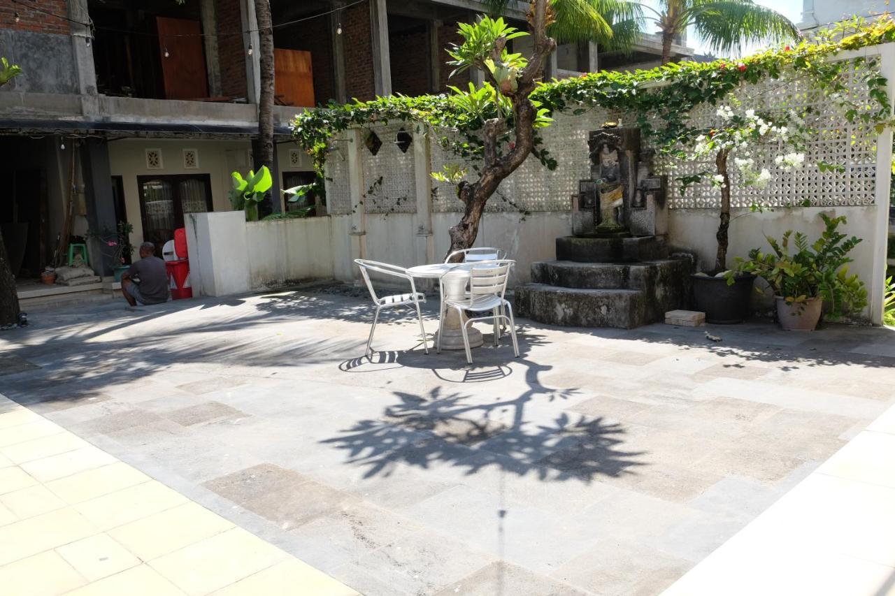 Готель Palm Garden Kuta Кута Екстер'єр фото