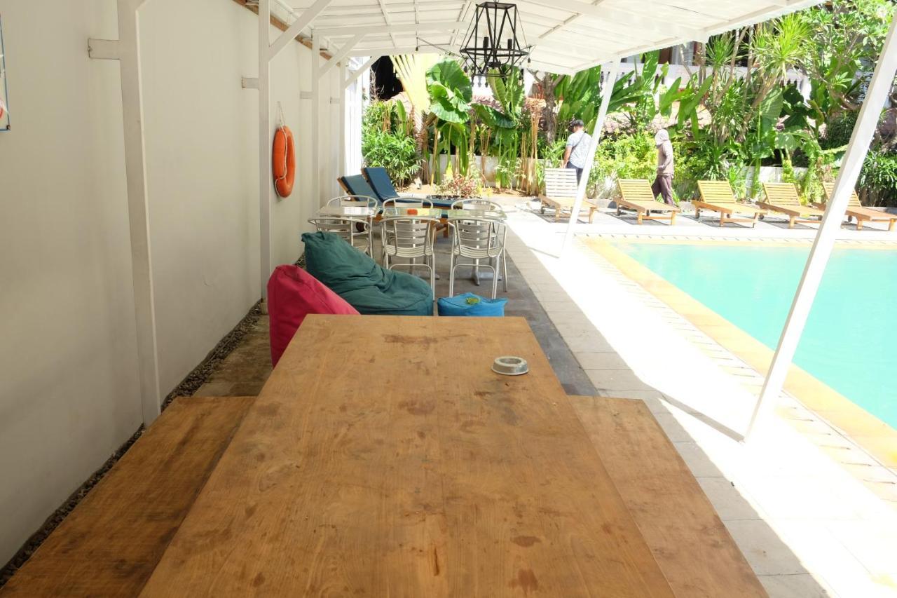 Готель Palm Garden Kuta Кута Екстер'єр фото