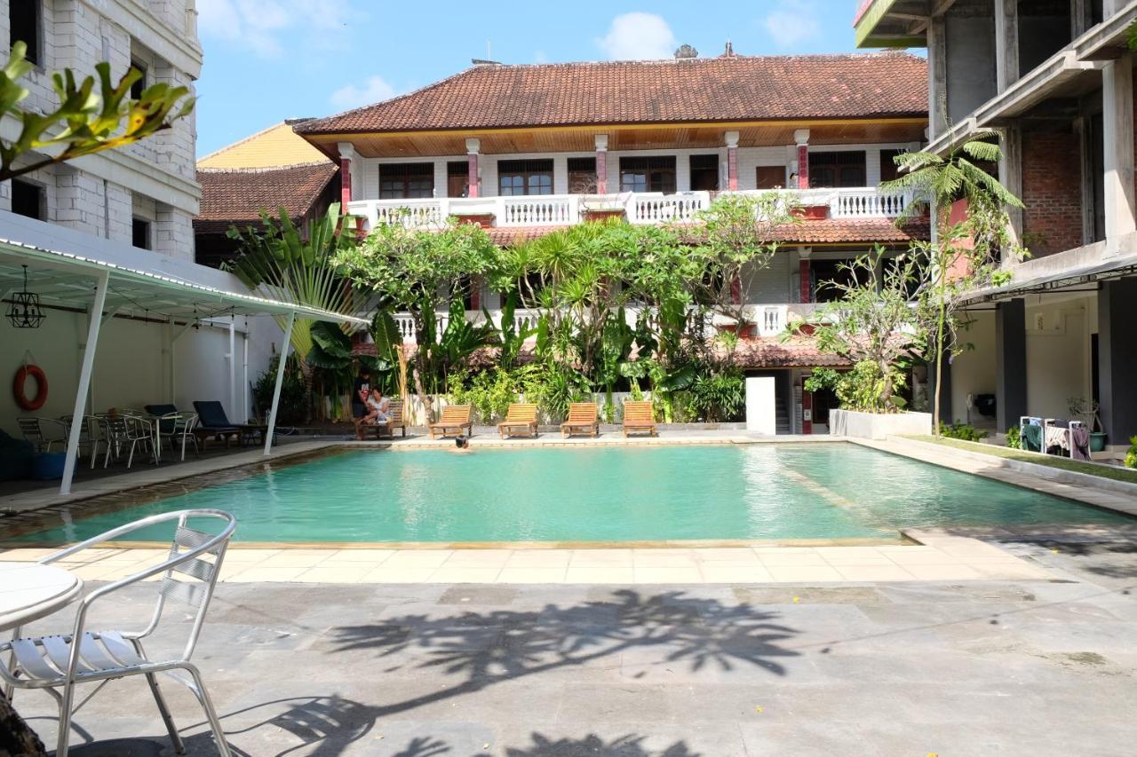 Готель Palm Garden Kuta Кута Екстер'єр фото