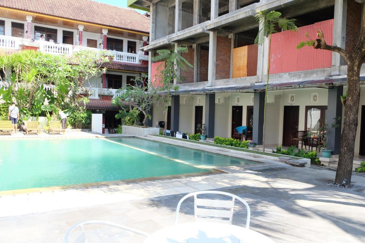 Готель Palm Garden Kuta Кута Екстер'єр фото