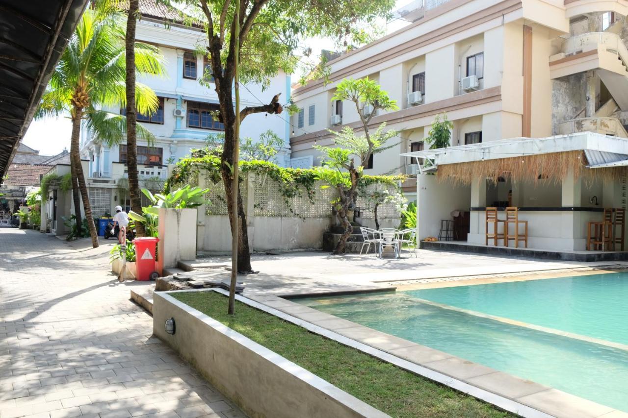 Готель Palm Garden Kuta Кута Екстер'єр фото