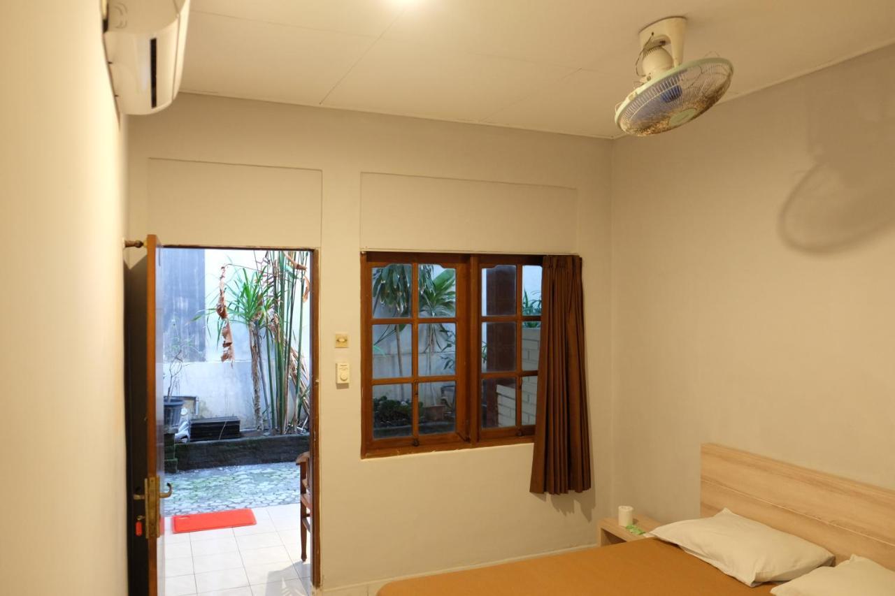 Готель Palm Garden Kuta Кута Екстер'єр фото