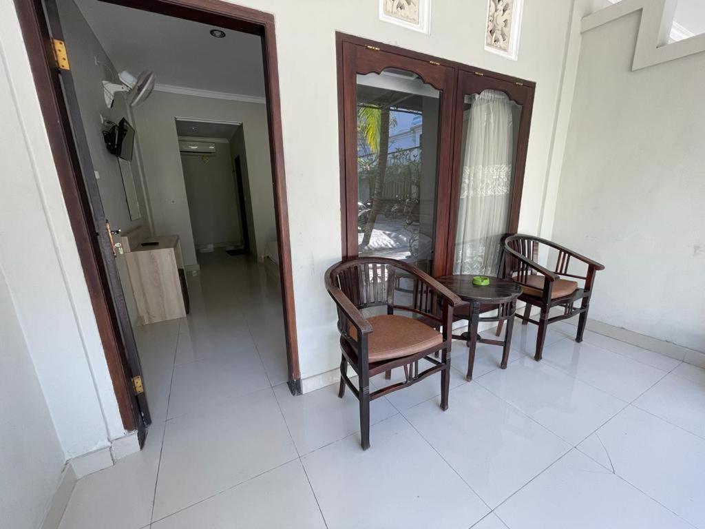 Готель Palm Garden Kuta Кута Екстер'єр фото