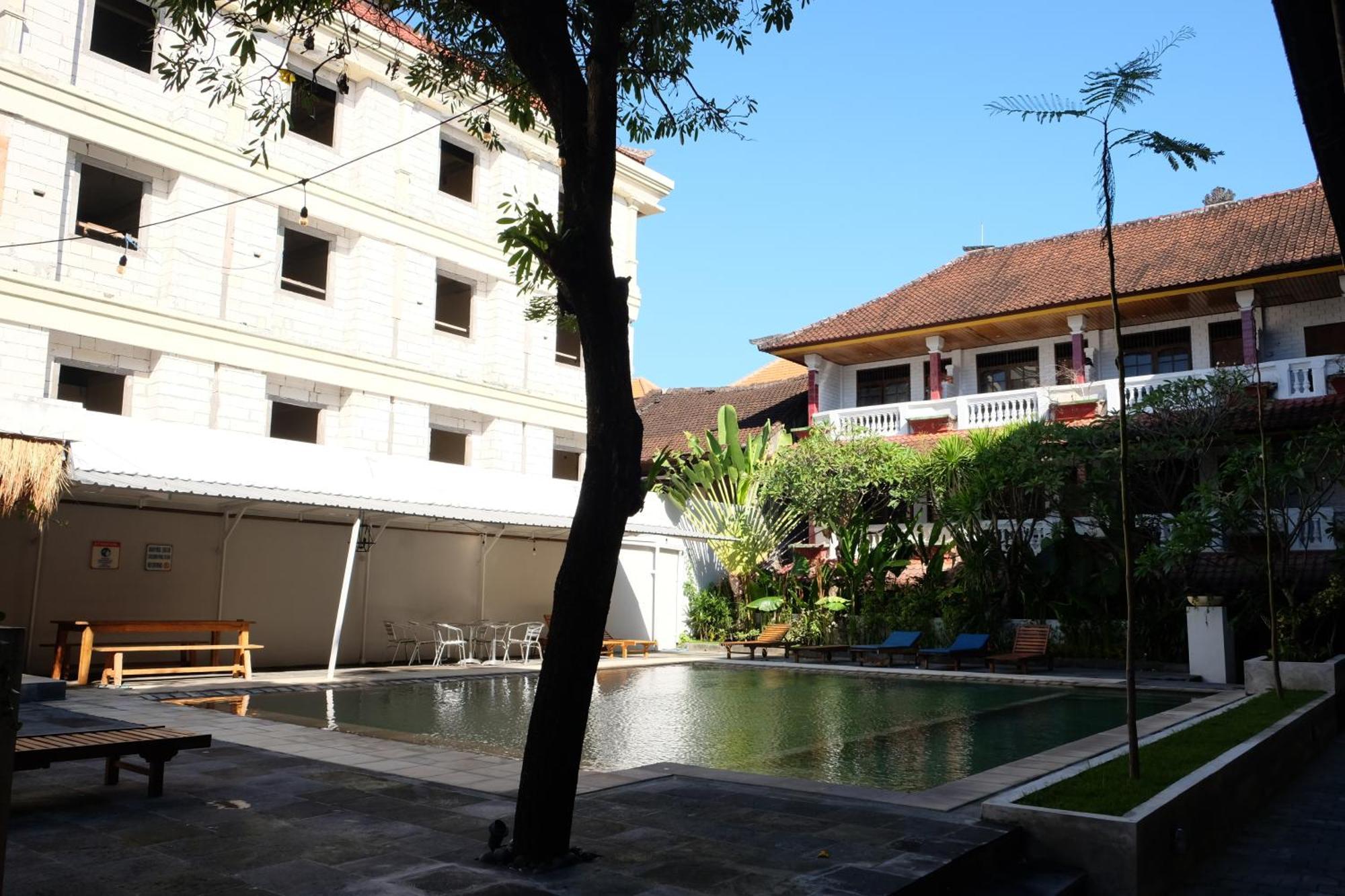 Готель Palm Garden Kuta Кута Екстер'єр фото