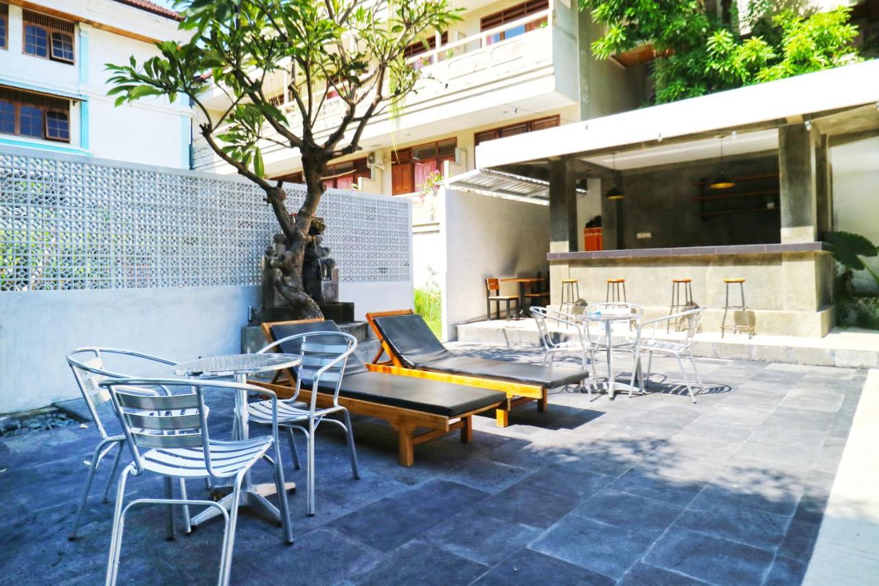 Готель Palm Garden Kuta Кута Екстер'єр фото