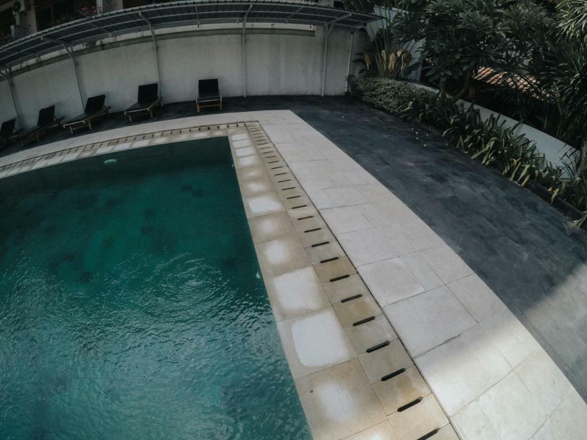 Готель Palm Garden Kuta Кута Екстер'єр фото