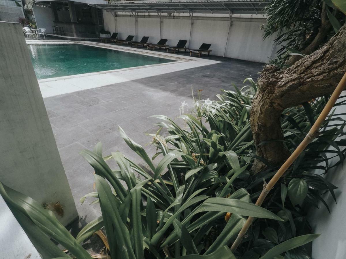 Готель Palm Garden Kuta Кута Екстер'єр фото
