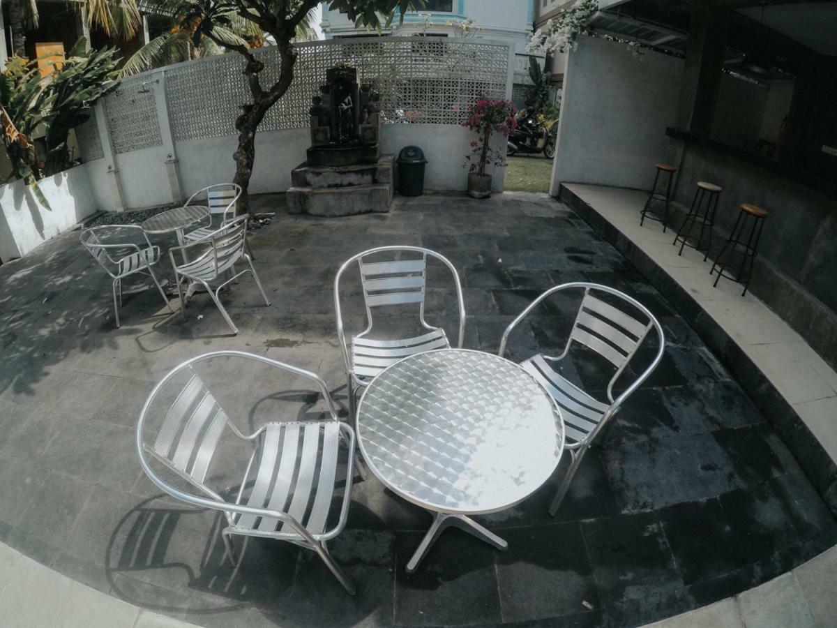 Готель Palm Garden Kuta Кута Екстер'єр фото