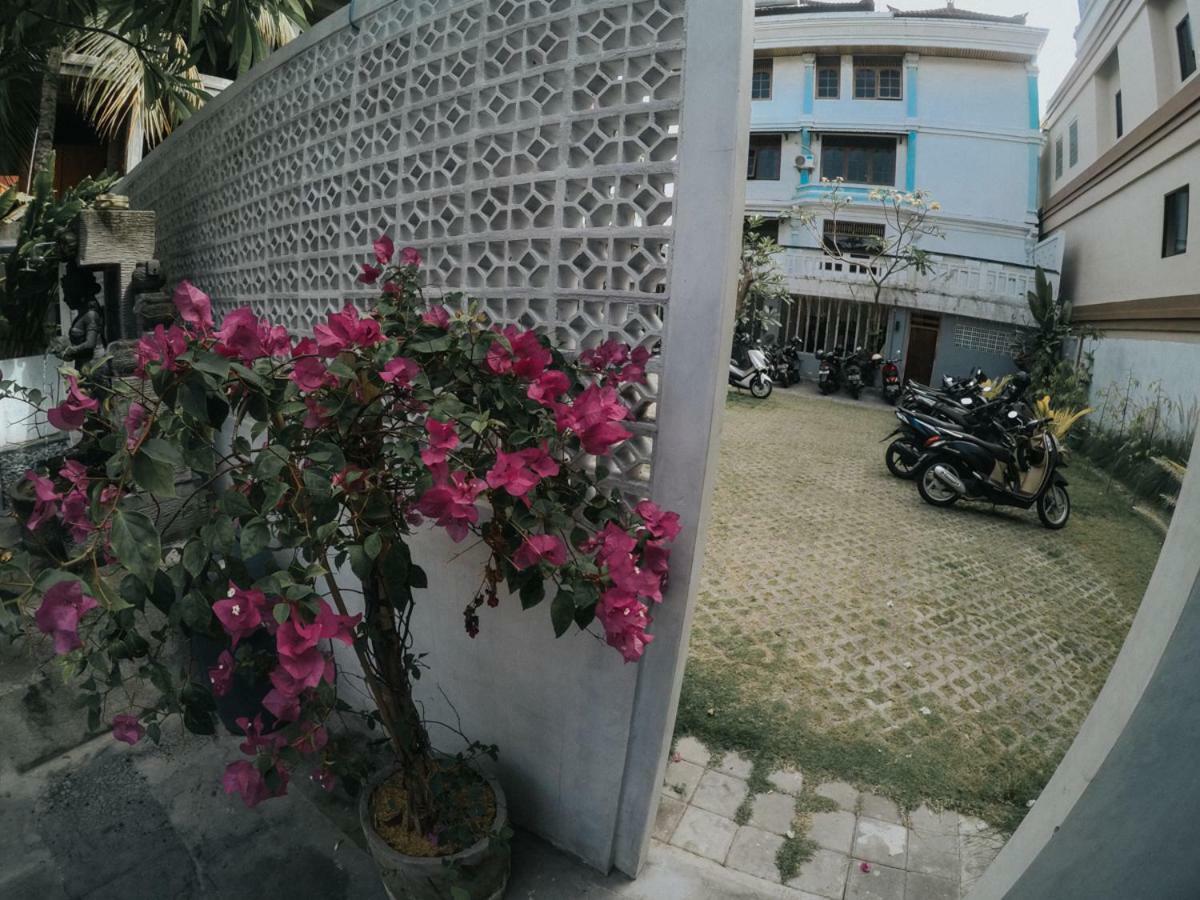 Готель Palm Garden Kuta Кута Екстер'єр фото